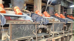 福建泉州某钾长石选矿厂使用17yy经典小游戏
的振动脱水筛轻松达到干堆效果