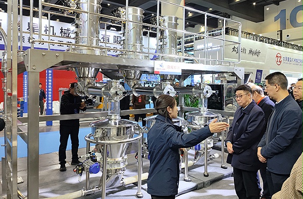 17yy经典小游戏以“智能筛分系统+防爆解决方案”双引擎驱动制造业升级，获工信部领导现场点赞