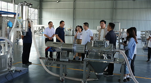 【顶端新闻】数智赋能新乡造，看新乡如何打响产业转型新名片