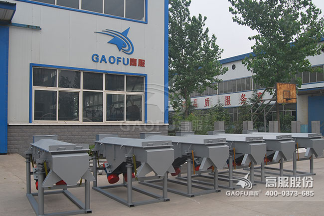 矿用直线筛实景