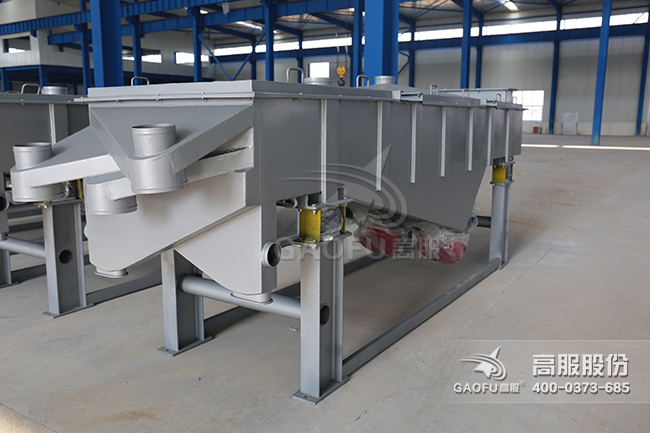 矿用直线筛实景