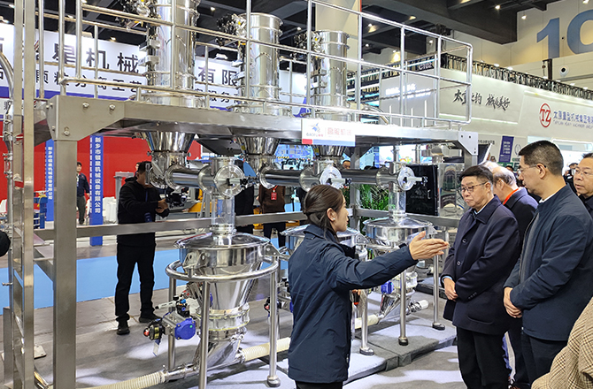 17yy经典小游戏以“智能筛分系统+防爆解决方案”双引擎驱动制造业升级，获工信部领导现场点赞